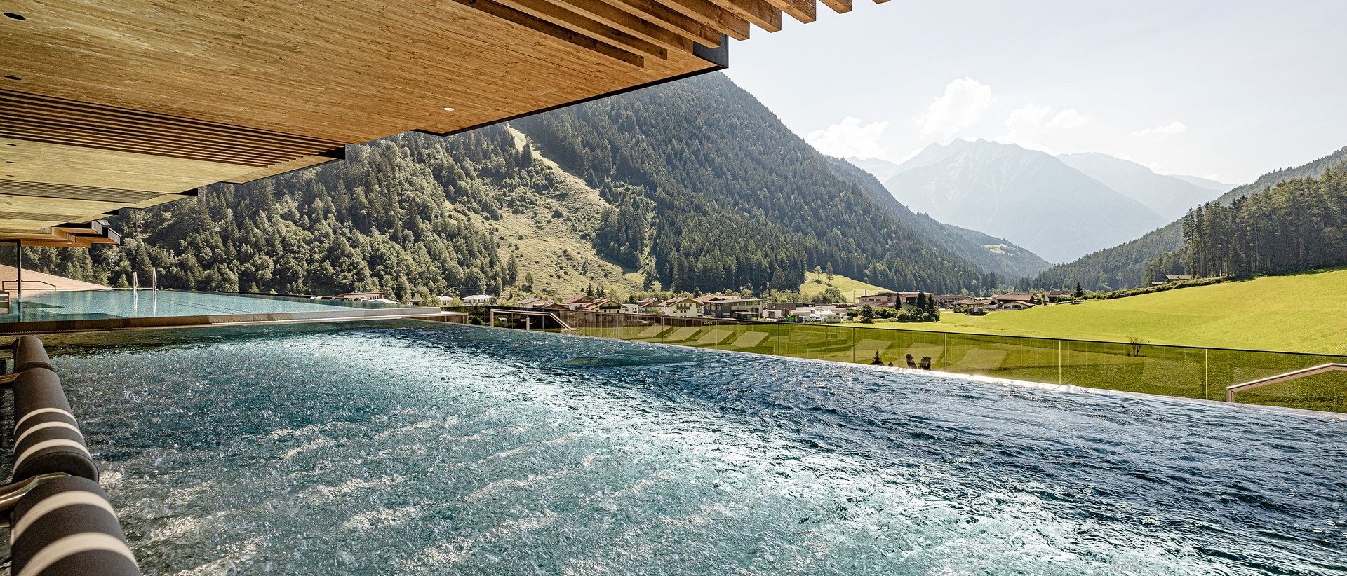 Wellnesshotels - Erholung - Whirlpool - Infinity Pool - Ahrntal Wellnesshotels - Erholung - Whirlpool - Infinity Pool - Ahrntal